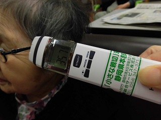 「小さな親切」運動静岡県本部様より非接触型赤外線体温計を１台寄贈していただきました。