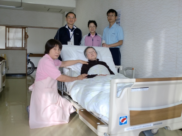「公益信託小川忠孝老人福祉基金」助成金により電動ベッド等を整備しました。